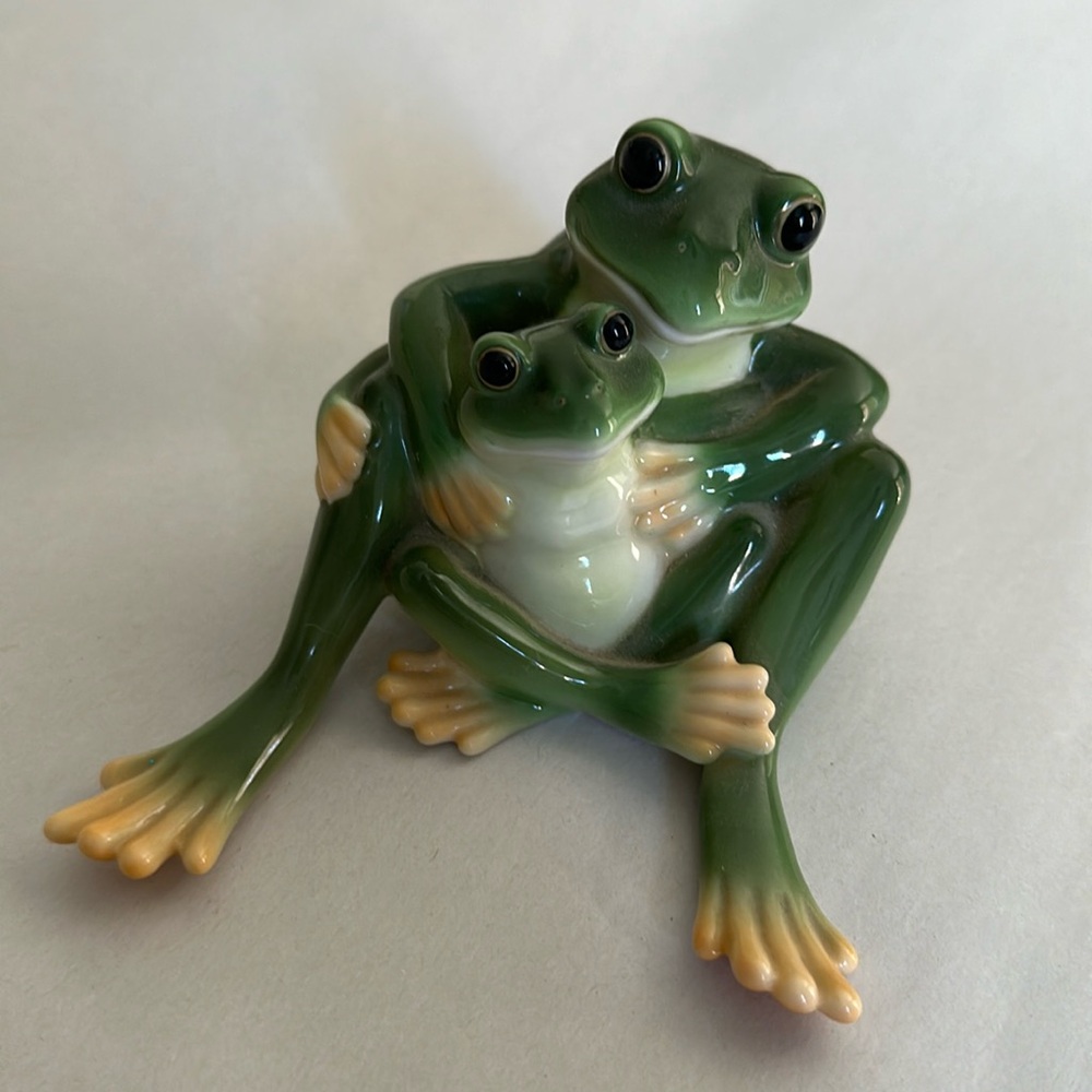 Franz parent and child frog porcelain figurine